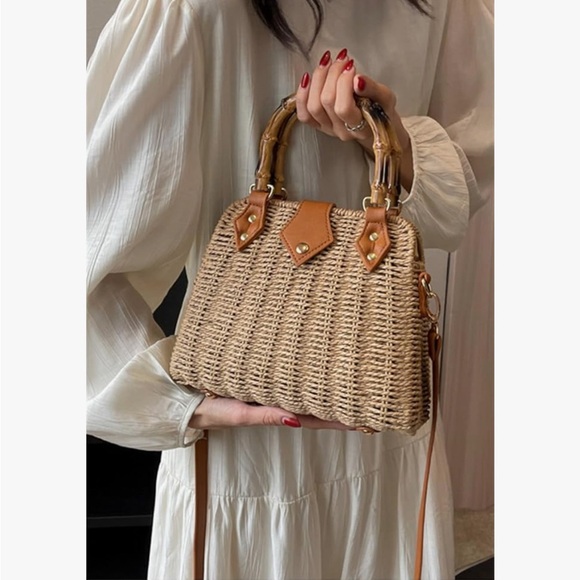 Elegant Tan Woven Handbag - Picture 6 of 8